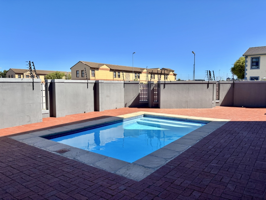 2 Bedroom Property for Sale in Parklands Western Cape